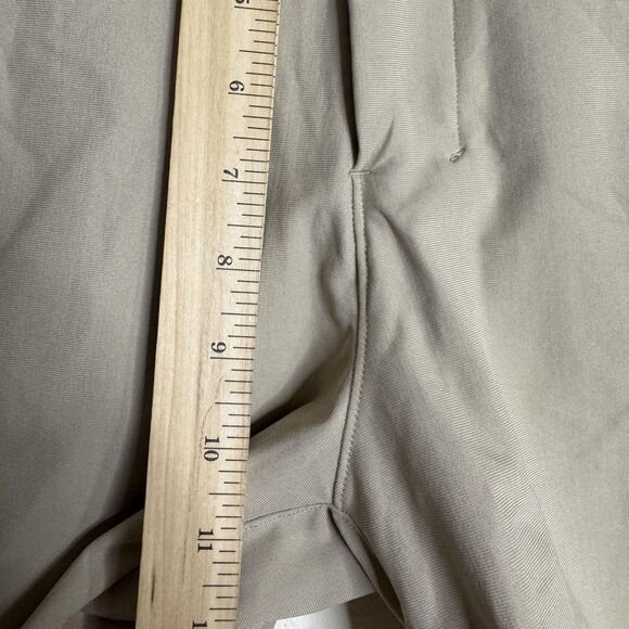 Lululemon Shorts Mens 32 Khaki Beige Commission Classic Golf Casual Lightweight - Picture 5 of 8